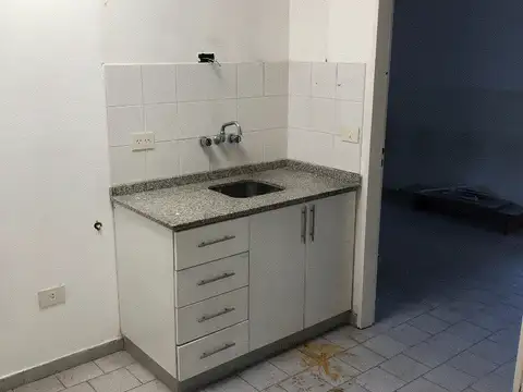 3 locales en block en la esquina de Avenida Uzal y calle San Lorenzo! Cerca de Panamericana!