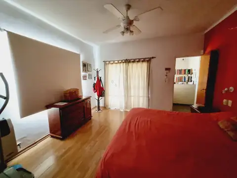 Casa 6 ambientes con 2 baños