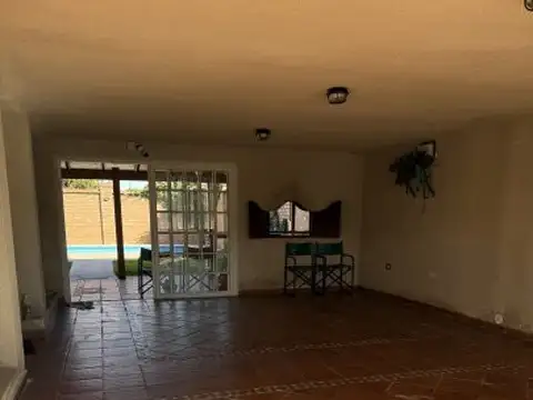 Casa en Venta con 4 cocheras