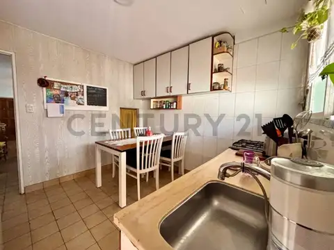 VENTA DUPLEX 3 AMBIENTES MUNRO, COCHERA Y PLAYROOM, APTO CREDITO.