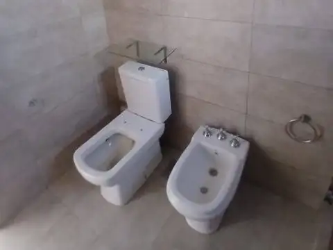 Casa en Alquiler con 1 cochera