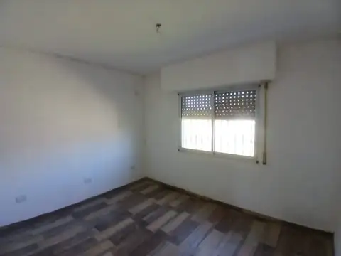 Casa de 2 Dormitorios en Roldan en Alquiler