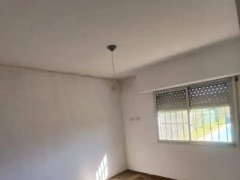 Casa 5 ambientes con 1 baño