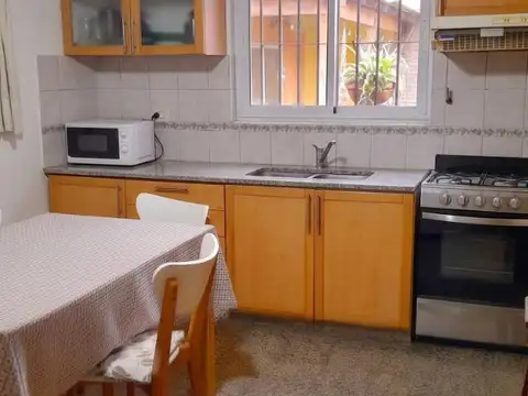 Casa 4 ambientes con 2 baños