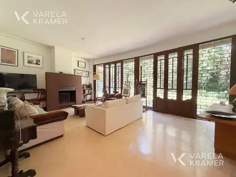 Casa 8 ambientes con 3 baños
