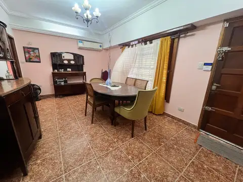 Casa en Alquiler con 1 cochera