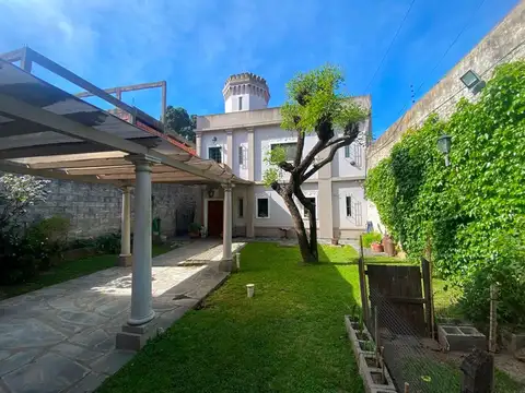CASA EN VENTA :: PARQUE LELOIR :: 5 AMBIENTES