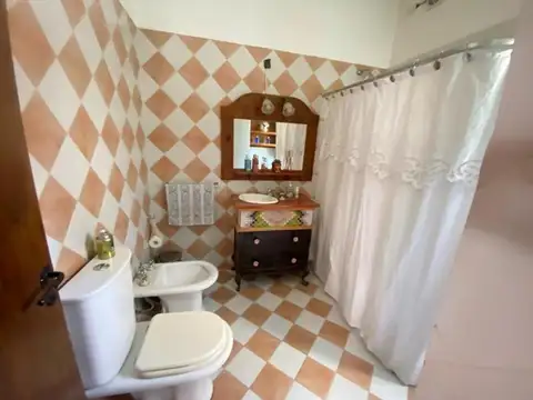 Casa 5 ambientes con 4 baños