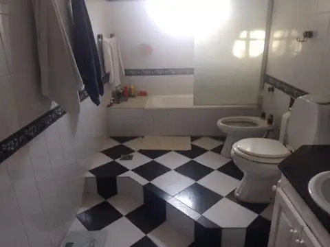 Casa 4 ambientes con 3 baños