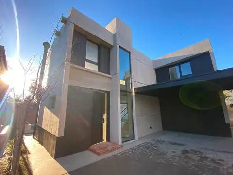 CASA EN ALQUILER :: EN CONDOMINIO CERRADO :: PARQUE LELOIR