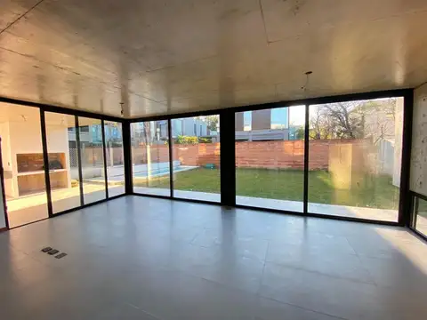 Casa en Alquiler en Barrio Parque Leloir, USD 2.000