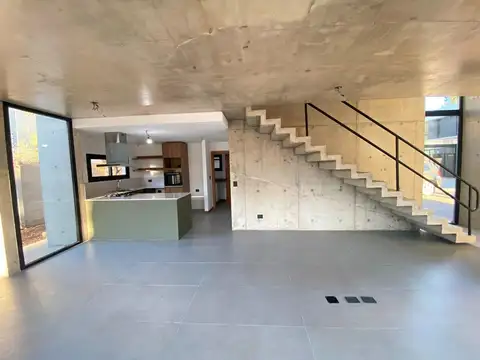 Casa 4 ambientes con 3 baños