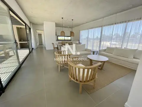 Casa 5 ambientes con 3 baños