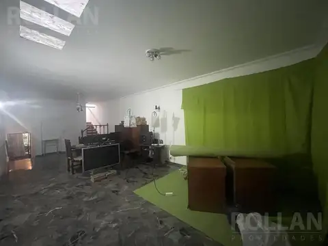 Casa en Venta con 3 cocheras