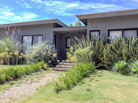 Casa  Moderna 4 Dorm c/ Pisc en Barrio Don Miguel