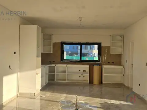 Casa en Venta con 6 cocheras