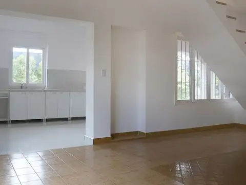 Casa 8 ambientes con 4 baños