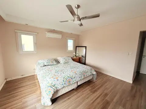 Casa 7 ambientes con 3 baños