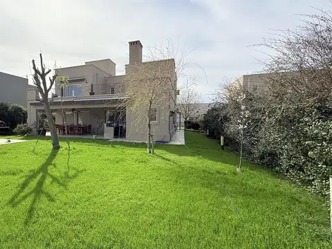 VENTA - Casa 4 dormitorios - San Sebastian, Funes