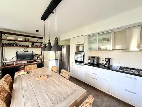 Casa 7 ambientes con 3 baños