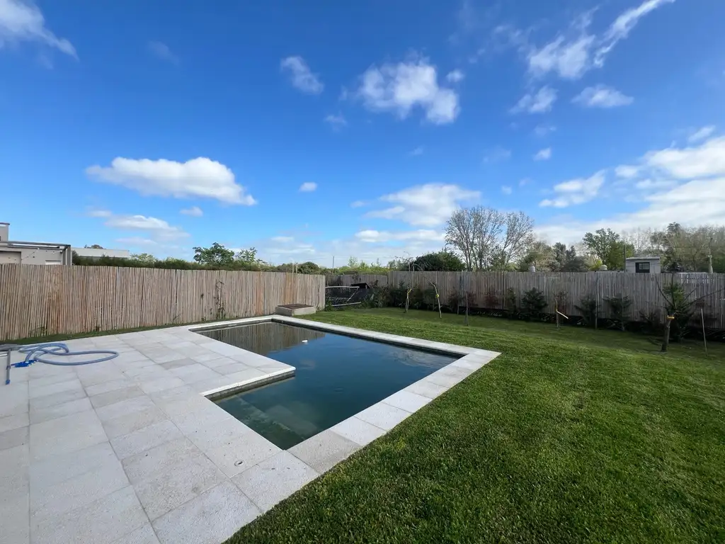 Casa en Venta en Pilar del Este - Santa Guadalupe - 4 dormitorios