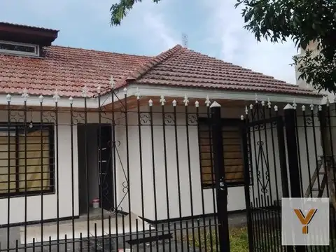 Casa en venta - 3 dormitorios 1 baño - 200mts2  - Florencio Varela