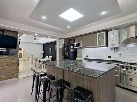 Casa 6 ambientes con 4 baños
