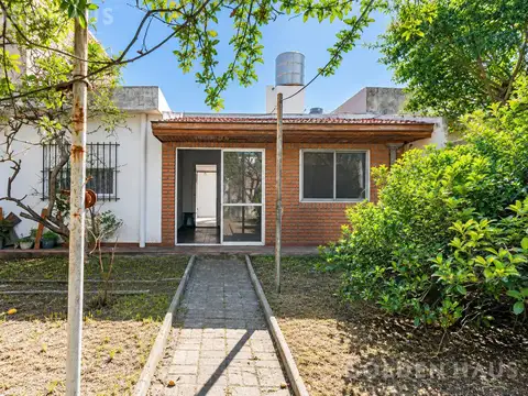 Casa 4 ambientes en sarandí - avellaneda - Lote propio - Fondo
