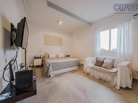 Impecable monoambiente completamente equipado en Villa Pueyrredón por escalera