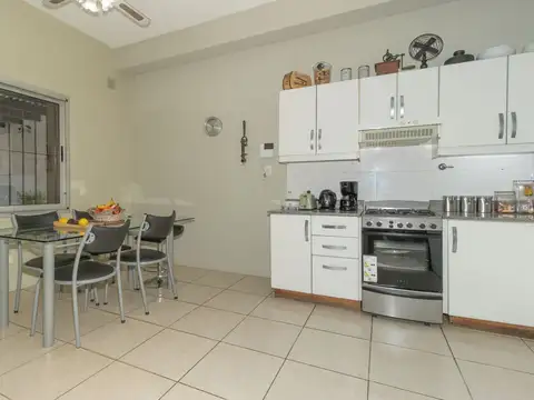 Casa en Alquiler con 1 cochera