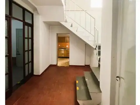 Casa 9 ambientes con 2 baños