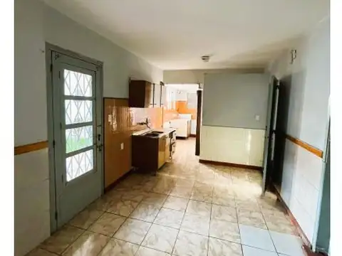 Casa en Alquiler con 2 cocheras
