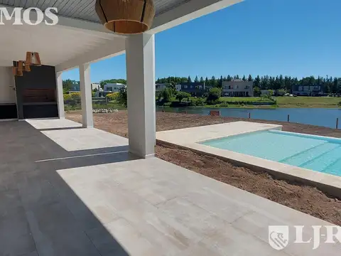 Casa en Alquiler con 1 cochera