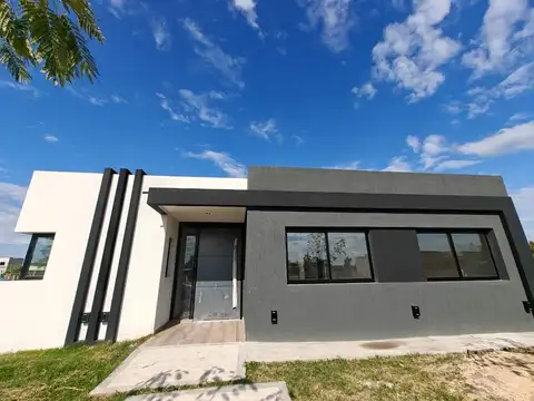 Casa en venta en Pilar del Este Santa Sofia