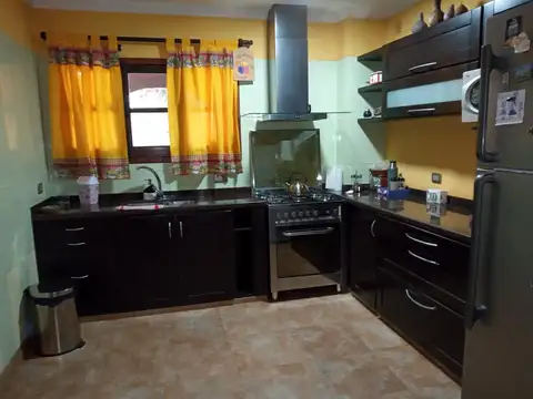 Casa en Venta con 5 cocheras