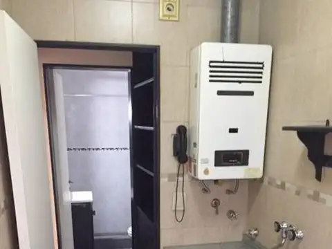 Amplio Monoambiente, balcón, cocina separada y baño completo