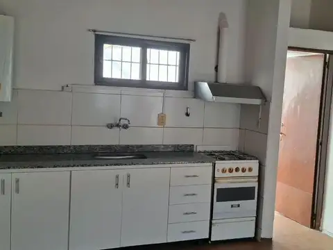 Departamento 2 dormitorios, con patio. SIN expensas
