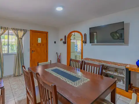Casa 4 ambientes con 2 baños