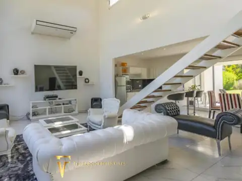 VENTA-CASA-CUATRO AMBIENTES-COCHERA-PILETA-QUINCHO-CANNING-EZEIZA