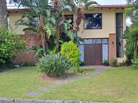 Calle Talcahuano, entre Francia y Antofagasta