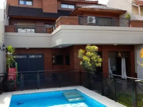 Casa en Venta con 2 cocheras