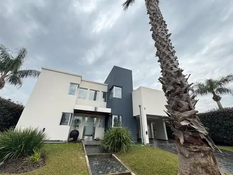 Miraflores, Funes Hills