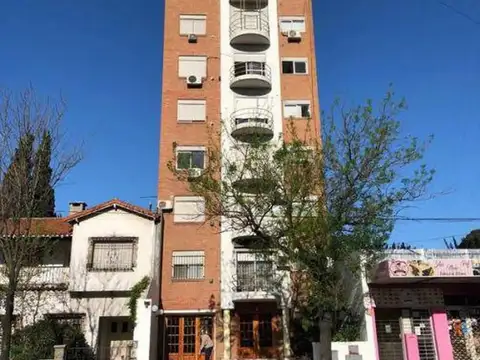 BANFIELD - DEPARTAMENTO 2 AMBIENTES CON COCHERA