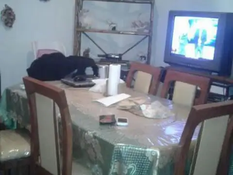 Casa en venta - 2 Dormitorios 1 Baño - 207Mts2 - Lanús