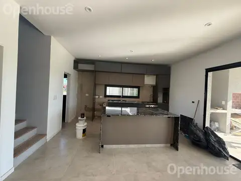 Casa 5 ambientes con 2 baños