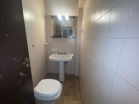 Casa 6 ambientes con 2 baños