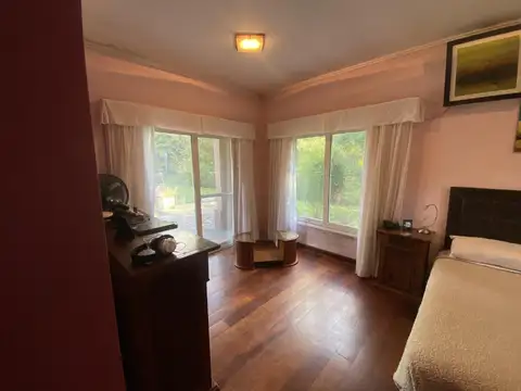 Casa en Venta con 3 cocheras
