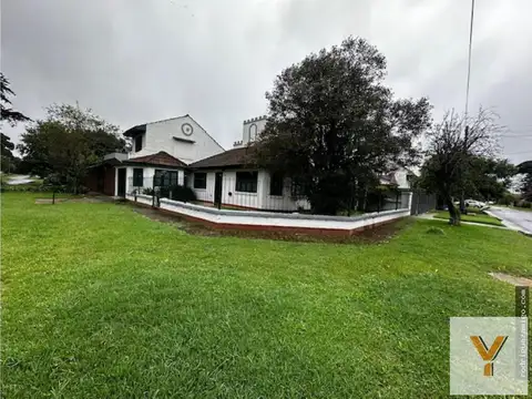 Casa en venta - 4 Dormitorios 3 Baños - Mar del Plata