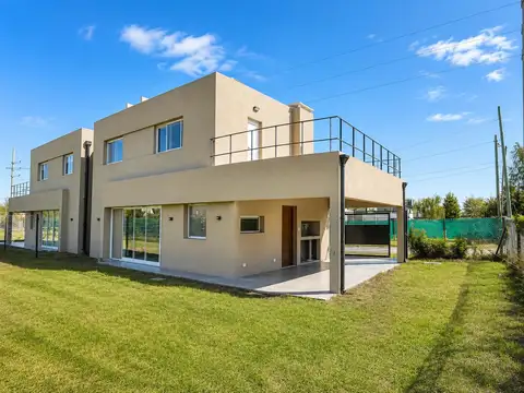 ALQUILER - Casa 2 dormitorios Roldan