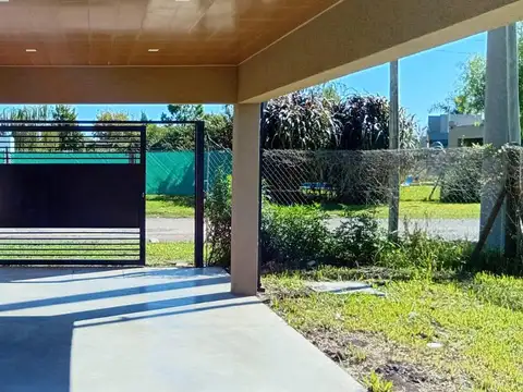 Casa 5 ambientes con 2 baños